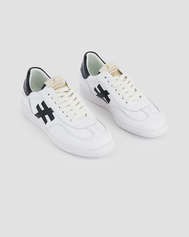 Another Trend Iconic 11 ladies Trainer in White and Black