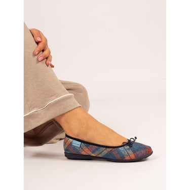 Lunar Brie Navy Slippers