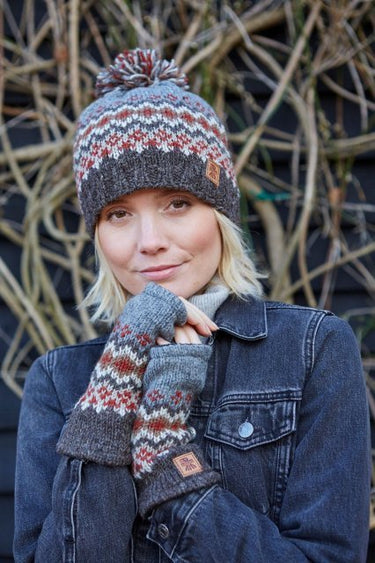 Pachamama Elgin Bobble Beanie Grey